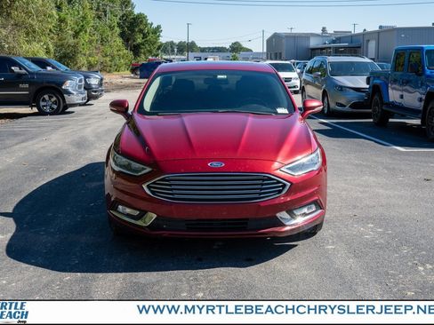 Used 2017 Ford Fusion SE w/ Fusion SE Technology Package image 9