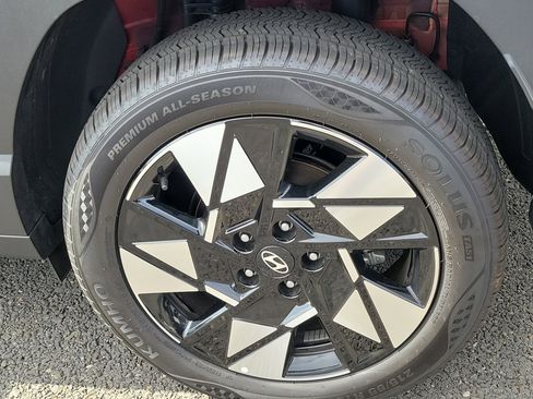 Used 2025 Hyundai Kona SEL AWD/4WD image 5