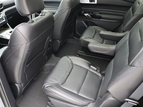 Used 2024 Ford Explorer ST w/ Technology Package image 10