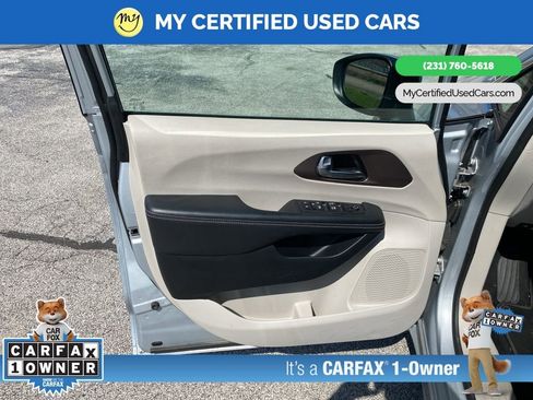 Used 2023 Chrysler Voyager LX image 13