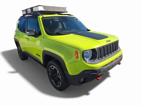 Used 2017 Jeep Renegade Trailhawk image 2
