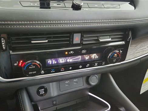 New 2025 Nissan Rogue Platinum w/ Platinum Premium Package image 33