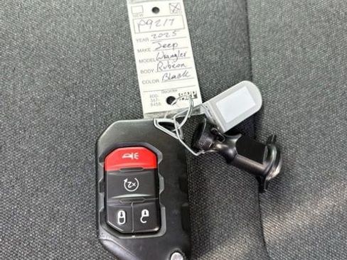 Used 2025 Jeep Wrangler Unlimited Rubicon w/ Convenience Group AWD/4WD image 6