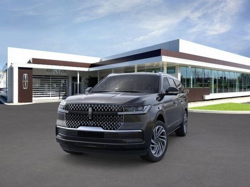 New 2026 Lincoln Navigator L Reserve AWD/4WD image 2