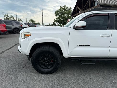 Used 2020 Toyota Tacoma SR5 RWD image 32