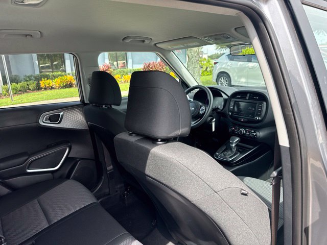 Used 2025 Kia Soul LX w/ LX Technology Package FWD image 14