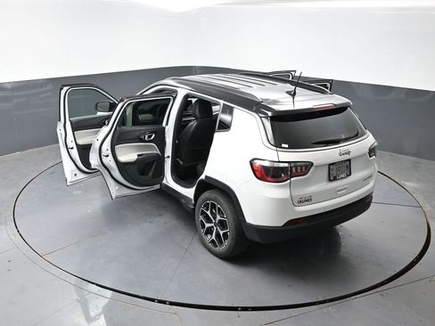 Used 2025 Jeep Compass Limited AWD/4WD image 59