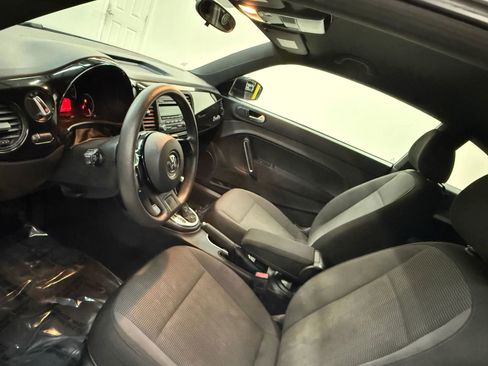 Used 2013 Volkswagen Beetle 2.5 image 15