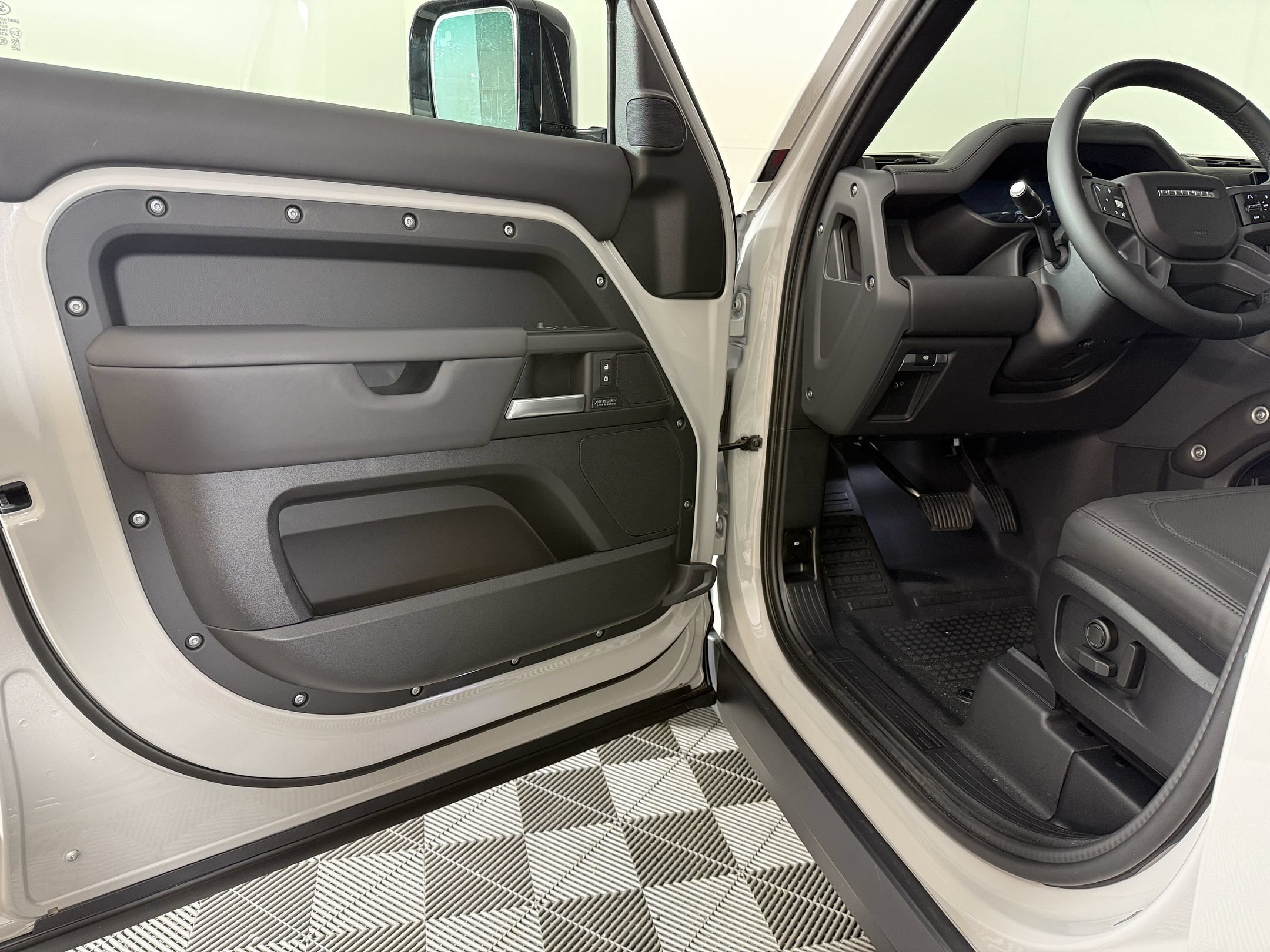 New 2026 Land Rover Defender 110 X-Dynamic SE AWD/4WD image 26