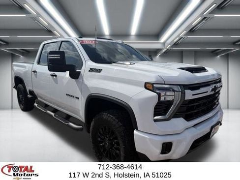 Used 2024 Chevrolet Silverado 2500 LTZ w/ LTZ Plus Package AWD/4WD image 2