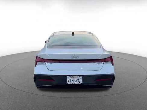 Used 2025 Hyundai Elantra Limited image 11