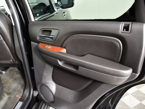 Used 2007 Cadillac Escalade AWD w/ Information Package image 43