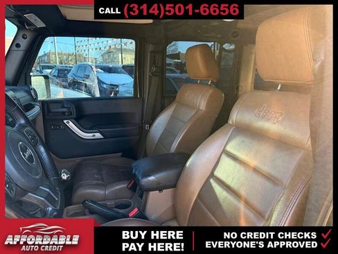 Used 2011 Jeep Wrangler Unlimited Sahara w/ Connectivity Group image 10