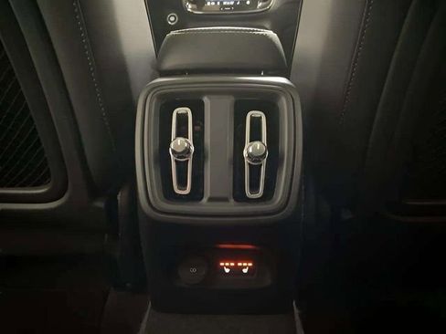 Used 2025 Volvo XC40 B5 Plus image 71