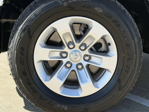 Used 2024 RAM 1500 Laramie image 12