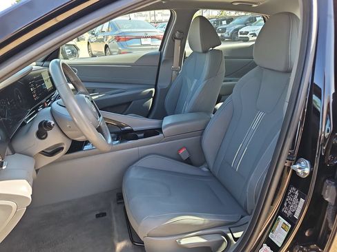 Used 2025 Hyundai Elantra SEL FWD image 25