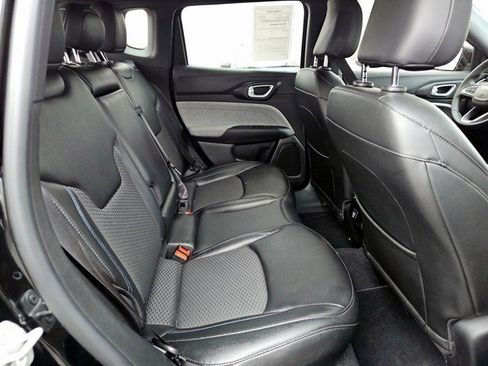 Used 2024 Jeep Compass Latitude image 21