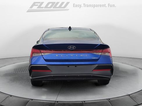 Certified 2025 Hyundai Elantra Limited FWD image 8