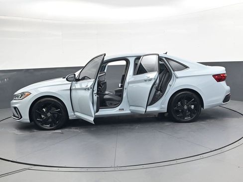 Used 2025 Volkswagen Jetta SE image 34