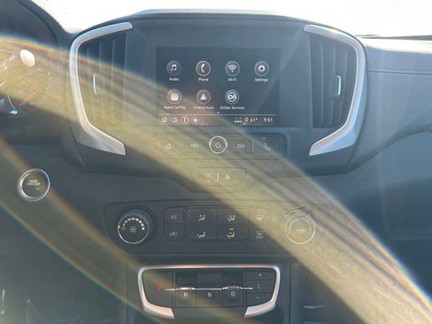 Used 2024 GMC Terrain SLE image 22