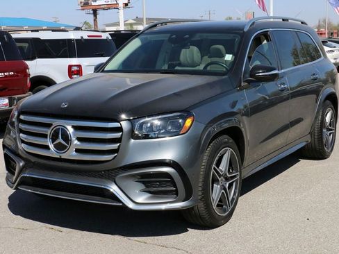 Used 2025 Mercedes-Benz GLS 450 4MATIC image 2
