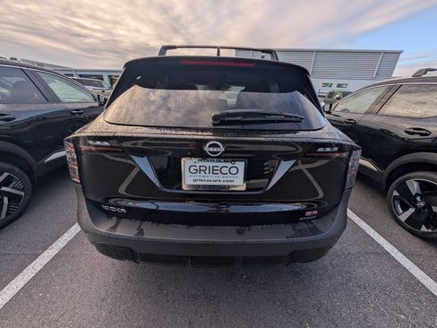 New 2025 Nissan Kicks SR image 9