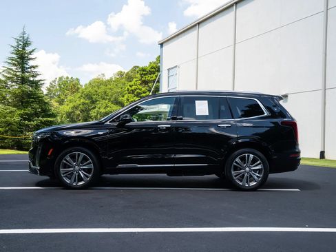 Used 2022 Cadillac XT6 Premium Luxury AWD/4WD image 4