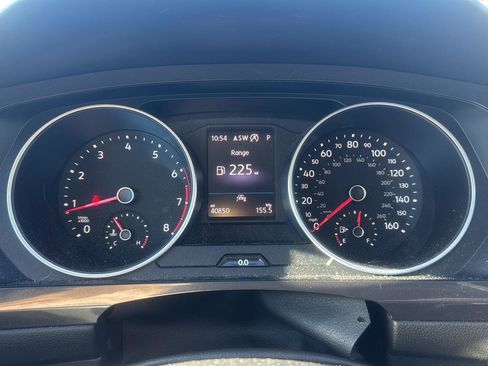 Used 2021 Volkswagen Tiguan SE image 16