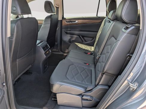 Used 2025 Volkswagen Atlas SE AWD/4WD image 17