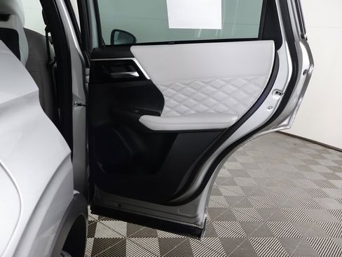 Used 2023 Mitsubishi Outlander SEL image 29