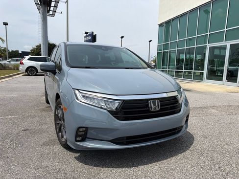 Used 2023 Honda Odyssey Elite image 2