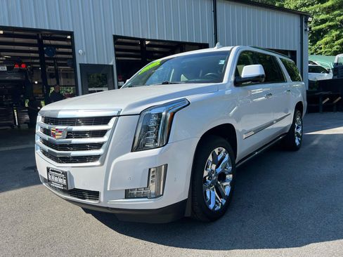 Used 2018 Cadillac Escalade ESV Premium Luxury AWD/4WD image 4