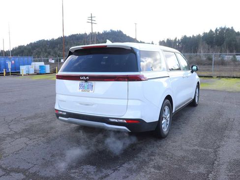 Used 2024 Kia Carnival LX image 5