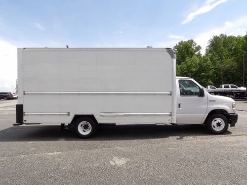Used 2021 Ford E-350 and Econoline 350 Super Duty RWD image 9