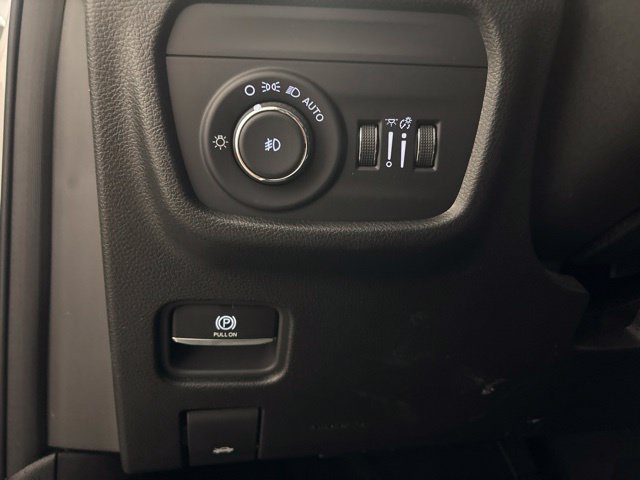 Used 2024 Jeep Grand Cherokee Limited w/ Trailer Tow Package AWD/4WD image 14