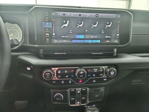 New 2025 Jeep Gladiator Sport image 26