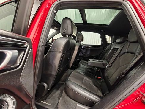 Used 2019 Porsche Macan AWD/4WD image 28