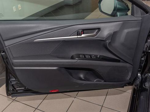 Used 2025 Toyota Camry SE image 9