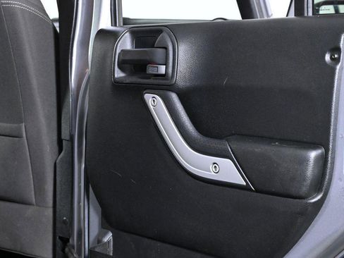 Used 2016 Jeep Wrangler Unlimited Sahara image 37