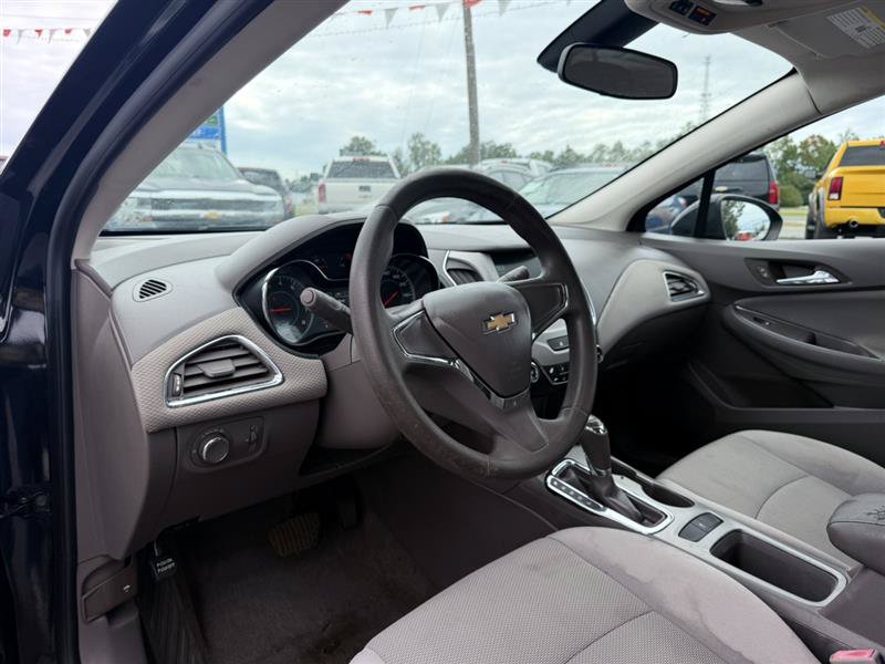 Used 2017 Chevrolet Cruze LS FWD image 20