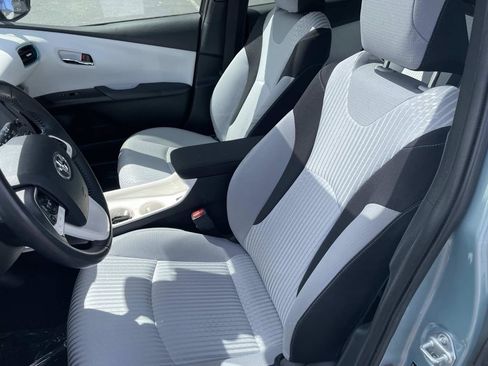 Used 2018 Toyota Prius Three w/ Advanced Technology Package FWD image 21