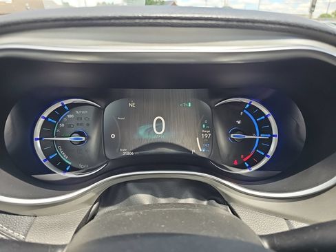 Used 2024 Chrysler Pacifica Premium FWD image 14