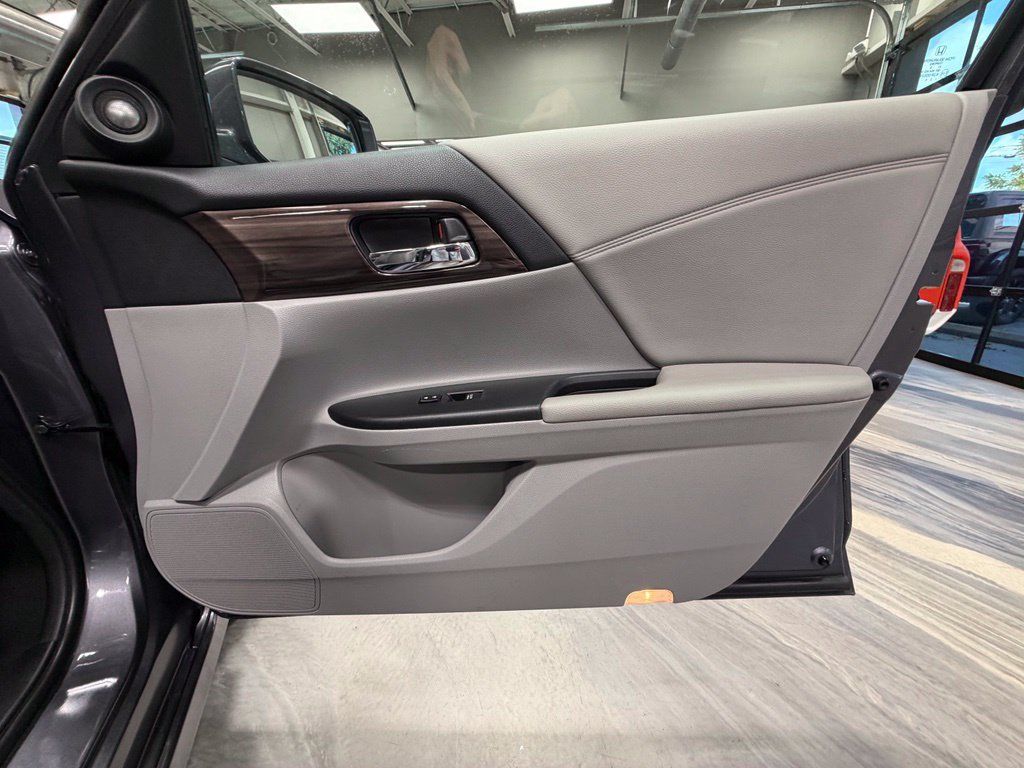 Used 2017 Honda Accord Touring image 44