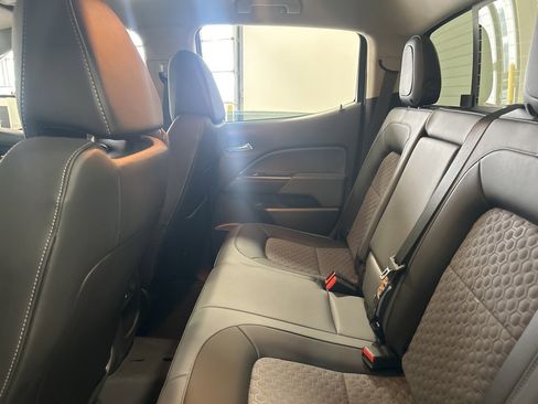 Used 2022 Chevrolet Colorado Z71 w/ Z71 Midnight Edition image 13