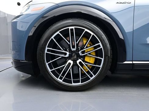 Used 2026 Porsche Cayenne Turbo AWD/4WD image 6