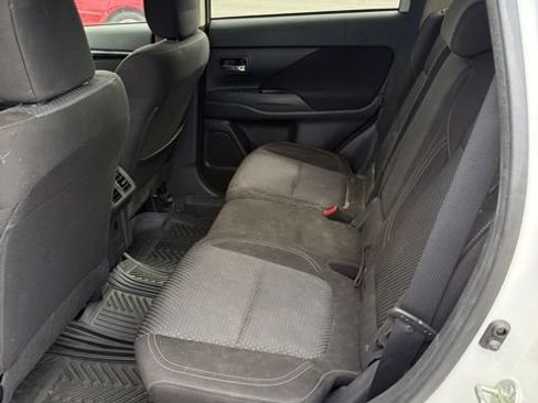 Used 2020 Mitsubishi Outlander ES FWD image 5