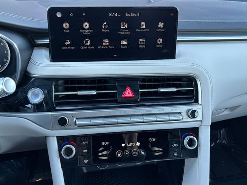 Used 2025 Genesis G70 2.5T image 18