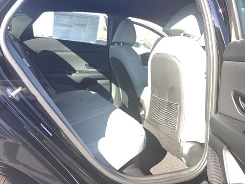 New 2025 Hyundai Elantra Limited image 8