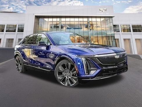 Used 2026 Cadillac Lyriq Signature Sport RWD image 3