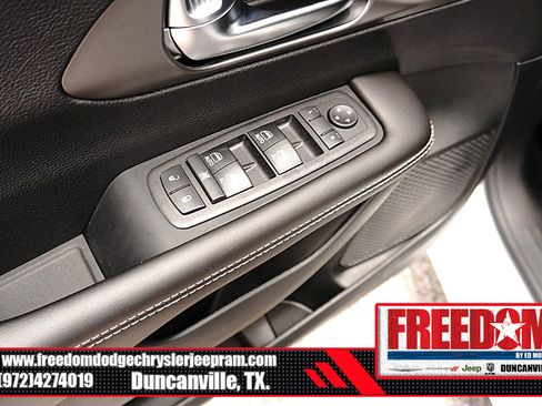 New 2027 Chrysler Pacifica Select FWD image 38
